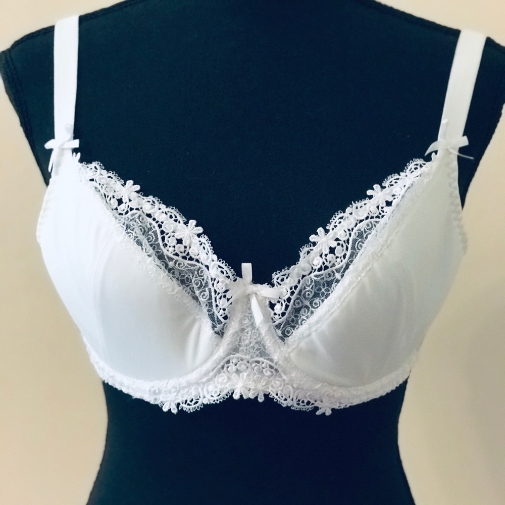 New Nessa bra Size 32/C
